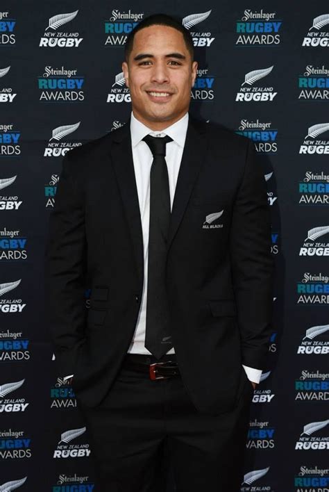 Copyright © 2021 カラオケうたて 脱退メンバーやバンドの魅力もあわせて紹介. Aaron Smith arrives on the red carpet for the Steinlager Rugby Awards.jpg