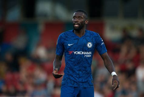 Worried chelsea defender rudiger rushed across to check on the man's welfare, attempting to help him as he sheepishly took to his feet while looking as if he had miraculously escaped a severe outcome. Chelsea zonder Rüdiger tegen Valencia | Foto | AD.nl