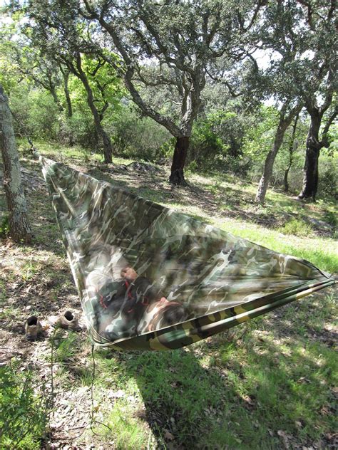 The inventor, tom hennessy, has been sleeping in hammocks for over 60 years and experimenting with designs for over 40 years. Hamac Hennessy Hammocks Camo Evader asym