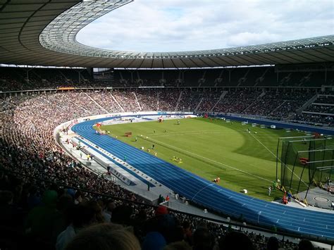 Das olympiastadion in berlin befindet sich im ortsteil westend. #ISTAF | #Berlin 2013 - im #Olympiastadion Berlin ...
