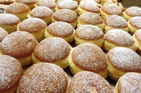 Wir starten in den fasching und regen dazu an, zucker und mehl in einem fass schmalz herauszubacken: Faschingskrapfen: Flaumiger Genuss mit Tradition - St. Veit