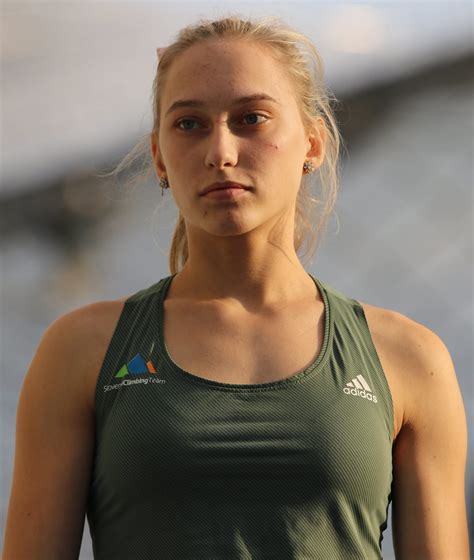 Slovenija je dobila olimpijsku šampionku u sportskom penjanju, pošto je janja garnbret u petak stigla do zlatne medalje. Who is Janja Garnbret? And Why Is She Slovenia's Best Hope ...