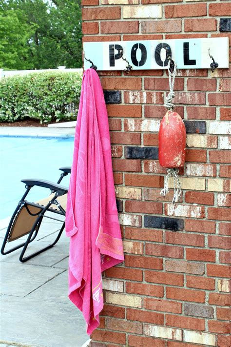 Give your bath a modern makeover with this sleek, streamlined towel rack. Amazing Woodworking Projects | Pool towels, Pool towel ...