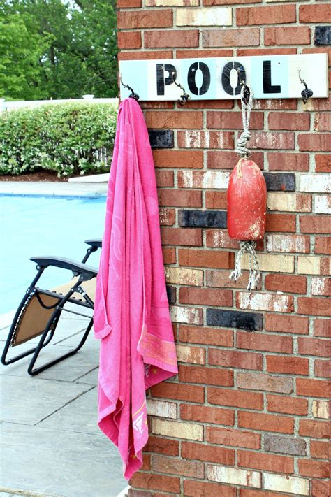 This towel rack is made of furniture grade plastic, so it will not rust, crack, discolor, or rot like the other towel racks. Amazing Woodworking Projects | Pool towels, Pool towel ...