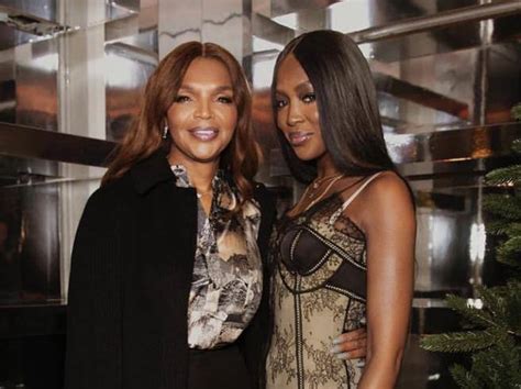 Nel 2017, campbell confessava a es magazine di pensare ad avere figli in. Naomi Campbell alla festa di New York con la mamma (uguale ...