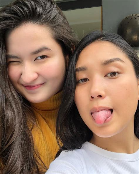 Abg cantik, mahasiswi, model cantik, abg selfie, cabe cabean, cewek di pantai, ketiak cewek, ketek abg. Gaya Foto Selfie Berdua Sahabat - gaya foto