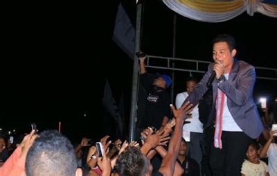 Tuhan tolong jaga dia untukku kerana hidup ini tidak bermakna tanpanya. Mario G Klau - Tuhan Jaga Dia - Lirik Lagu Terjemahan