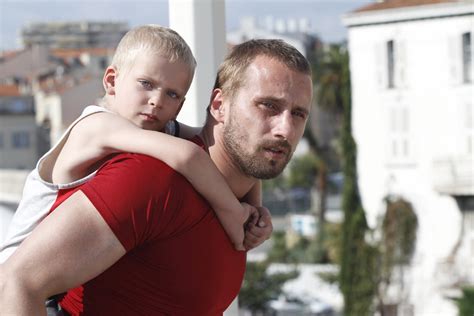 C'est son fils, il le connaît à peine. Photo du film De rouille et d'os - Photo 6 sur 73 - AlloCiné