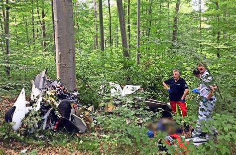 An 365 tagen im jahr, rund um die uhr aktualisiert, die wichtigsten news auf tagesschau.de Flugzeugabsturz in Nürtingen: Vom Flugzeug blieben nur ...