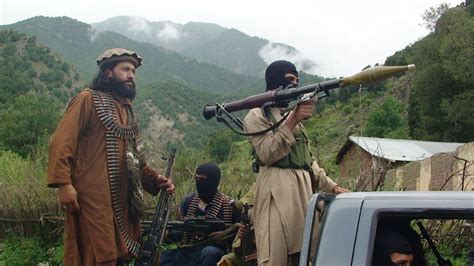 In einer audiobotschaft erklärte der 2001 untergetauchte. Taliban fighters leave Pakistan to join Syrian war ...