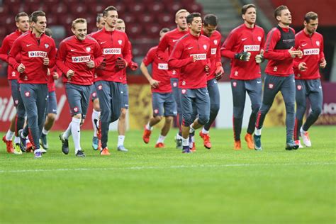 Krychowiak, szczęsny i lewandowski pozują w garniturach! Szczęsny i Krychowiak pokazali wspólne zdjęcie sprzed lat