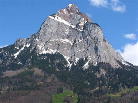 The mountain lies in the canton of schwyz, to the east of the town of schwyz. Der Grosse Mythen 1899m - Fotos hikr.org