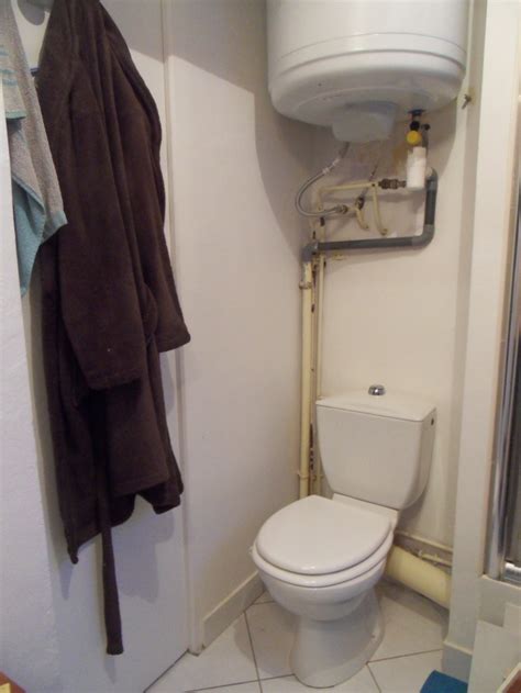 Parfois, vous le trouverez un peu plus loin, voire de l'autre côté de la salle de bain. cacher les tuyaux ! luminaire salle de bain - Page 3
