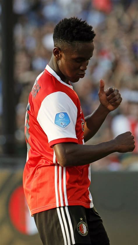 Luis fernando sinisterra lucumí (17 june 1999) is a colombian professional footballer who plays as a winger for feyenoord and the colombia national team. Luis Sinisterra appreciation post! : feyenoord