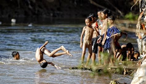 Here are 10 possible meanings. Asyiknya Bermain Air di Bantaran Sungai Ciliwung - Foto ...