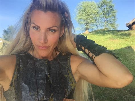 She writes books also and she is a body builder. Silje Torp som Frøya: - Jeg liker å svette meg inn i ...