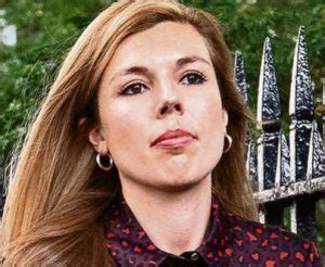 Carrie symonds is the girlfriend of boris johnson, the current prime minister of the uk and the leader of the 'conservative party.' boris assumed office on. boris-johnson-carrie-symonds-7 - WAGCENTER.COM