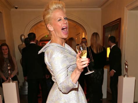 Für barby kelly trug sie ein besonderes outfit. Funkstille: Barbara Schöneberger braucht kein Social Media ...