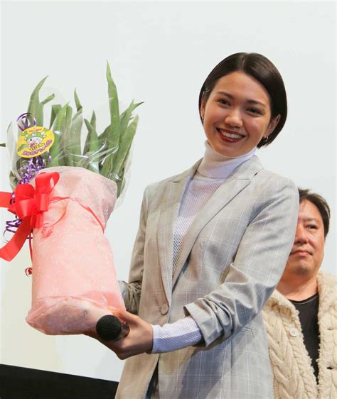 2019年3月6日 水曜 午後7:03 ネギらいの意味込め花束ならぬ埼玉産の「ネギ束」贈呈 「埼玉って言ったら山田うどん」埼玉あるあるとは？ 二階堂ふみ"翔んだ"驚き 映画「翔んで埼玉」2週間で興収10億 ...