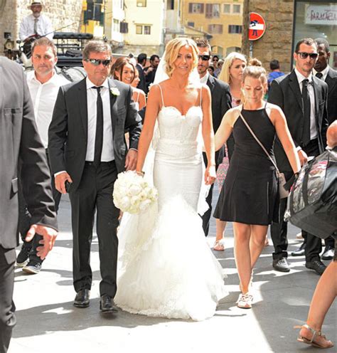 England goalkeeper joe hart married kimberly crew at a lavish italian wedding ceremony over the weekend. Joe Hart e Kimberly Crew, matrimonio a Firenze. Tutte le ...