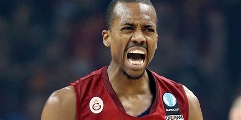 Anadolu efes forma emekliliği ile #efsanenaumoski. Anadolu Efes'e Galatasaray'dan transfer