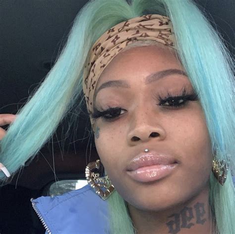 She is signed to love renaissance and interscope records her commercial mixtape last day of summer was released on october 19 singer summer walker showed off her new tattoo to celebrate valentine s day and to pay tribute to her favorite blog. Summer Walker Tattoos - Web Lanse