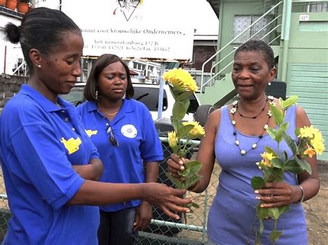 Vandaag kunnen stemmers meer dan 5000. Surinam-2 - Weltgebetstag der Frauen