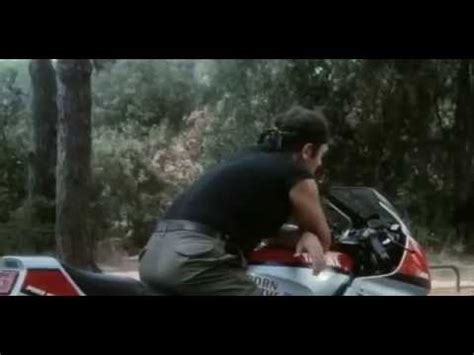 Mal consigliato da un azzeccagarbugli che circola nei viali di cinecitta', oscar si getta con la moto contro la rolls royce di un. Carlo Verdone (troppo forte) - Nun sai che te perdi - YouTube