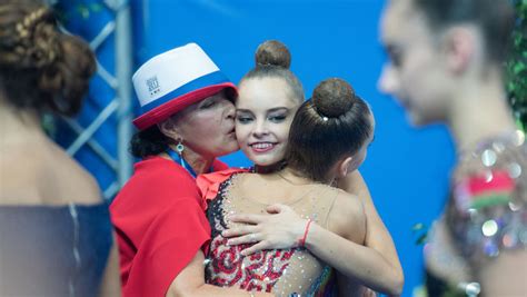 Сегодня, 12 июня, в варне (болгария) проходит чемпионат европы по художественной гимнастике. Аверины оставили весь мир за спиной. Спорт-Экспресс