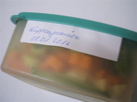 Schauen sie, welche fernbedienungen noch herumliegen, die geräte aber schon lange weg beschriften sie die kabel und misten nicht mehr gebrauchte aus. Beschriftung von Gefrierdosen - Tipp mit Bild - kochbar.de