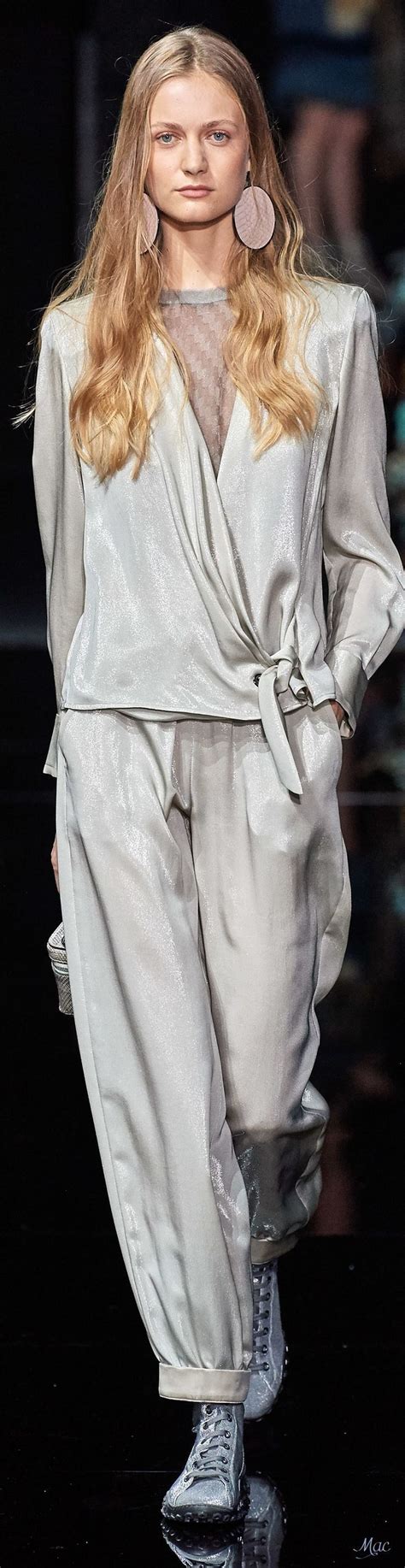 Also follow @armaniexchange for more armani updates. Emporio Armani spring 2020 RTW (avec images)