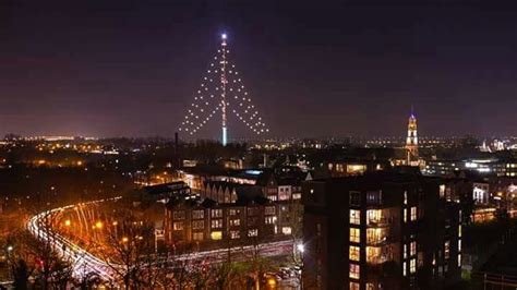 Overzicht van alle legale fm ether radiozenders op fm 100.1 t/m 104.8 mhz in nederland Zendmast IJsselstein. Grootste kerstboom ter wereld ...