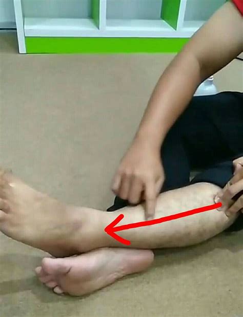 Urut pertama bahagian atas kaki dan tumit, tapak kaki dan jari kaki. 3 POINT URUTAN SAKIT TAPAK KAKI & IBU JARI KAKI