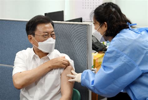 May 13, 2021 · 한국 정부가 오는 6월까지 1,300만 명 백신 접종 목표로 하고 있다는 점에서 아스트라제네카 백신 접종 받는 분들이 늘어날 것으로 예상됩니다. e대한경제