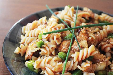 Chicken pesto pasta isn't a traditional italian dish, but pesto genovese is often served with meat and fish. 11 Healthy & Tasty Pasta Salad Recipes You Need To Try - Gawin