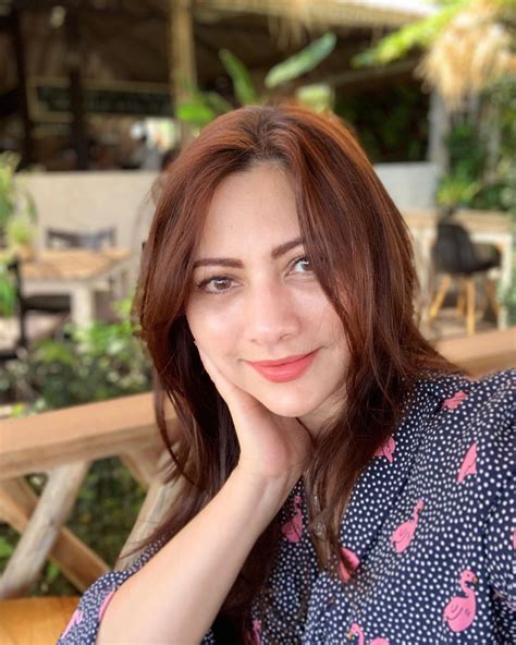 Biar mimin makin semangat post lowkernya subscribe. 10 Potret Cut Keke yang Awet Muda di Usia 46 Tahun
