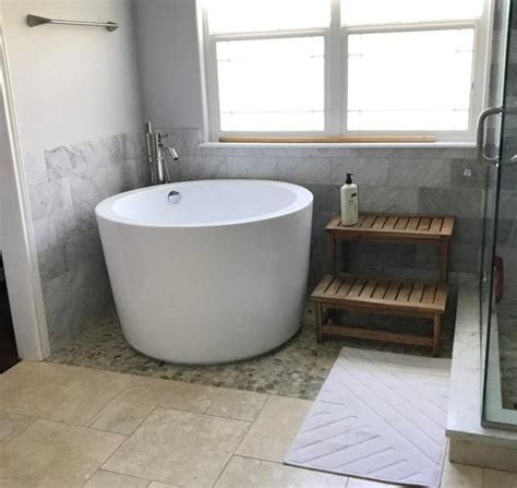 A relaxing integral seat within the bathtub creates a comfortable and peaceful experience. 41" Siglo Round Japanese Soaking Tub - Japanese Soaking ...