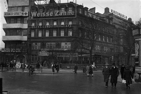 Jahrhundert mit seiner aussicht auf den verkehrsreichen potsdamer platz ein wichtiger treffpunkt für künstler, besonders des expressionismus und der neue sachlichkeit. 1920er:Ueber dem Café Josty in der Bellevuestrasse ...