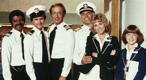 The love boat was a romantic comedy series based on the adventures of passengers on a cruise liner. L'equipaggio di Love Boat 30 anni dopo- Film.it