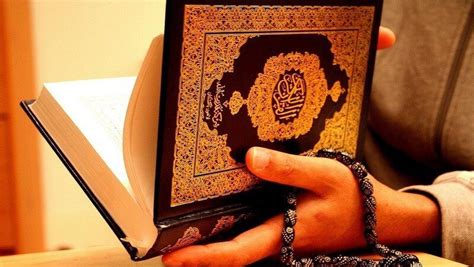 Mengenai pertanyaan saudara tentang perbedaan hadas dan najis, untuk menjawabnya sebaiknya kita lihat dahulu pengertian. Bagaimana Hukum Memegang Al Quran Saat Berhadas