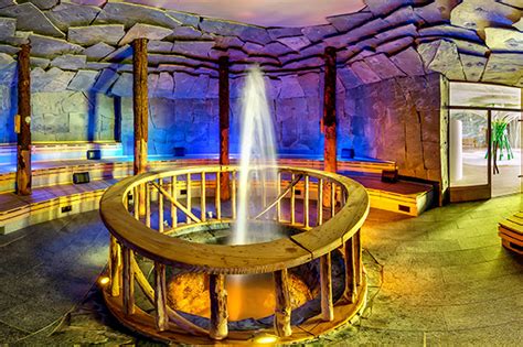 The spa is located 20 km from munich international airport. Geysir-Höhle | Saunawelt | Ungewöhnliche Orte zum ...