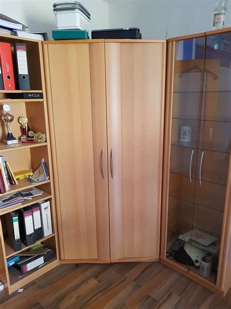 Wir verkaufen einen eckkleiderschrank, schenkelmass 84 x 84 cm, türen 34 cm, seitenwände je 33 cm sehr gut erhalten. Schenkelmass An Eckkleiderschrank : Bei xxxlutz ried im ...