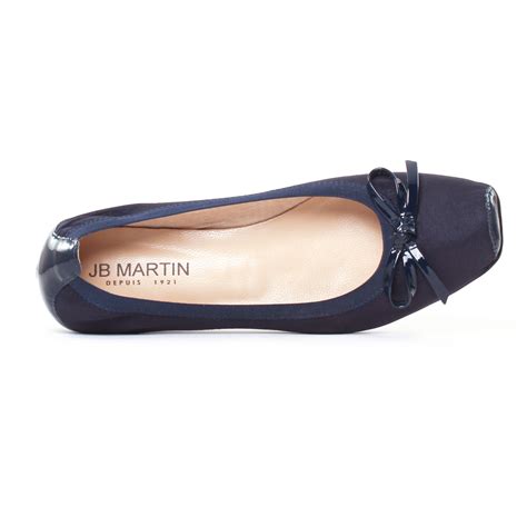 Avec plus de 770 marques et 52 000 modèles de chaussures pour femme, homme et enfant, toute la mode est sur sarenza ! Jb Martin Yeti Marine | ballerines bleu marine printemps ...