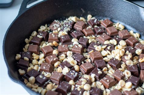 Bastano pochi minuti per prepararli, difficile non farsi tentare! S'mores van de barbecue | Recept | Betty's Kitchen