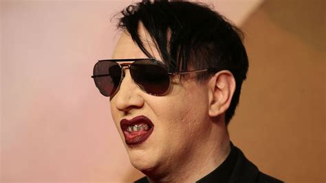 Marilyn monroe wasn't even her real name, charles manson isn't his real name, and now. Sexueller Missbrauch: Marilyn Manson wirft Bassisten raus ...