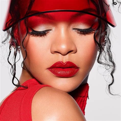 Rihanna Files Trademark For Fenty Hair | Style Rave