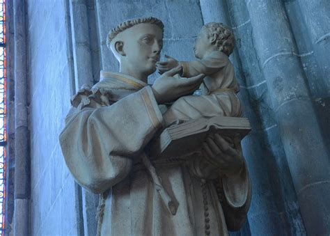 Ammirabile sant'antonio, glorioso per fama di miracoli e per predilezione di gesù, venuto in sembianze di bambino a riposare tra le tue braccia, ottienimi dalla sua bontà la grazie che desidero ardentemente nell'interno del mio cuore. preghiera a Sant'Antonio per ritrovare le cose perdute ...