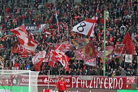 Original heimtrikot vom tsv 1860 mnchen aus der am blauen kragen ist ein kleiner weißer fleck, welcher aber kaum zu sehen ist (siehe bild). Fanfotos: 1. FC Kaiserslautern - 1860 München 0:1 (0:1 ...