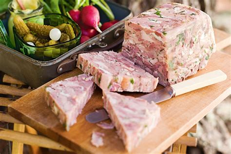 This homemade ham hock terrine makes a great starter for the festive season. Ham hock terrine | Recipe | Ham hock terrine, Terrine ...