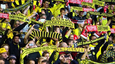 You'll never walk alone pic.twitter.com/lpkxr15qjz — borussen tweets (@borussentweets) march in order to honor the dead, dortmund fans sang a moving rendition of you'll never walk alone in an emotional sendoff at more info to follow. Borussia Dortmund and Liverpool fans signing You'll never ...